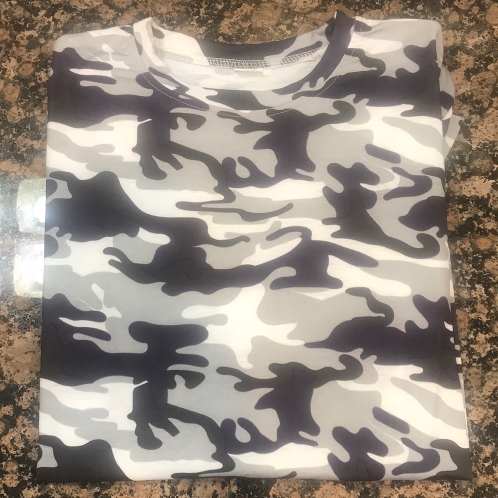 Mens size medium digital camo.